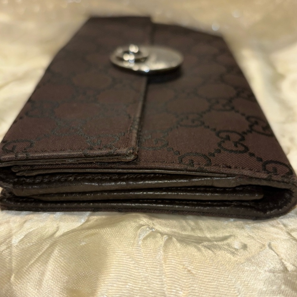 Excellent Used Condition!! Gucci Gg Monogram Ecli… - image 4